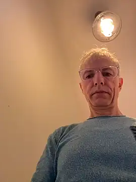 Snapshot of SexyLeon8 chatting on 11.17.25 SexyLeon8 online show from 11.17.25