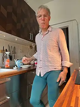 Snapshot of SexyLeon8 chatting on 01.06.26 SexyLeon8 online show from 01.06.26