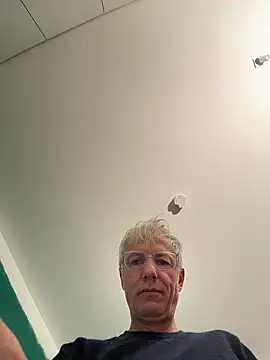 Snapshot of SexyLeon8 chatting on 01.11.26 SexyLeon8 online show from 01.11.26