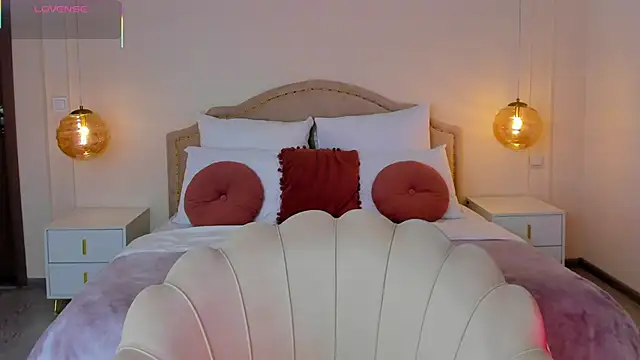 Snapshot of MilaMour chatting on 02.06.26 MilaMour online show from 02.06.26