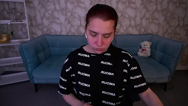LiviaShy online show from 05.03.26