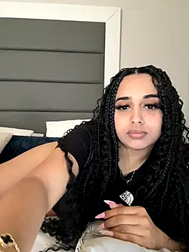 LilMisIndianx online show from 12.22.25