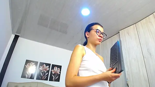 pinky f00x online show from 03.03.26