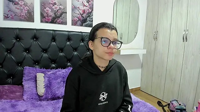 Snapshot of pinky_f00x chatting on 07.23.26 pinky f00x online show from 07.23.26