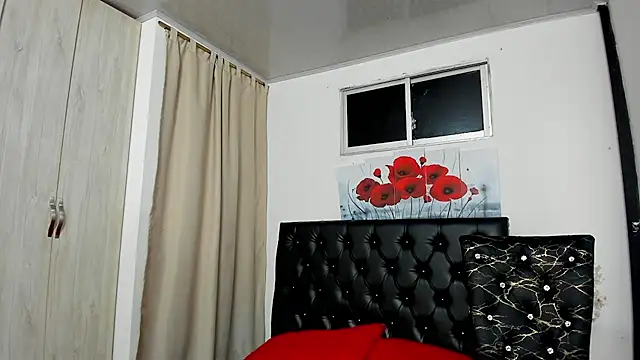 Snapshot of pinky_f00x chatting on 08.04.26 pinky f00x online show from 08.04.26