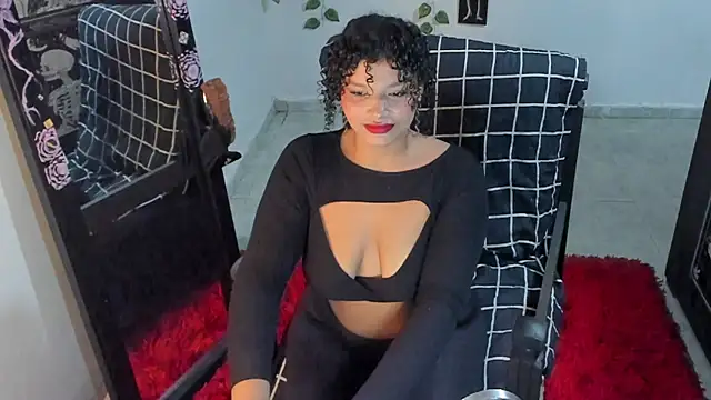 Snapshot of chloe_kisses chatting on 10.27.25 chloe kisses online show from 10.27.25