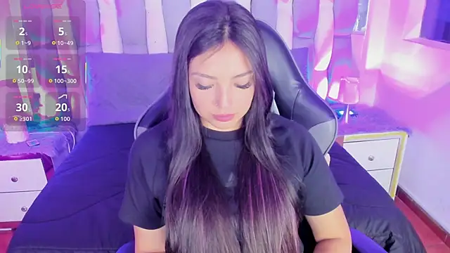 Snapshot of Adaara_Rey chatting on 10.17.25 Adaara Rey online show from 10.17.25