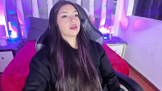 Snapshot of Adaara_Rey chatting on 10.18.25 Adaara Rey online show from 10.18.25