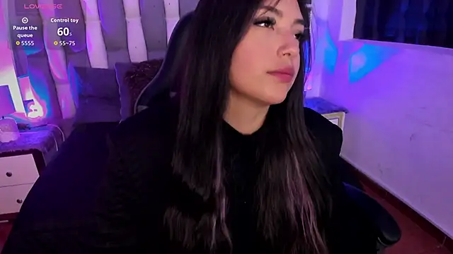Snapshot of Adaara_Rey chatting on 10.28.25 Adaara Rey online show from 10.28.25