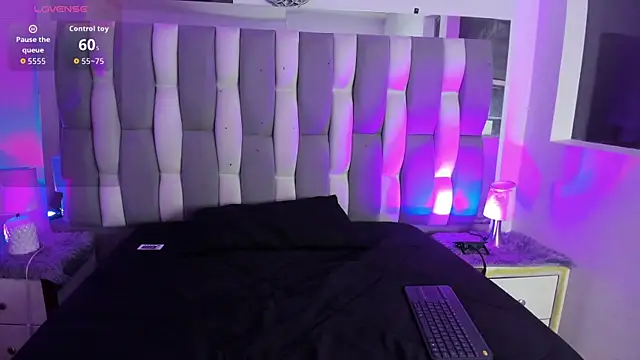 Snapshot of Adaara_Rey chatting on 11.21.25 Adaara Rey online show from 11.21.25