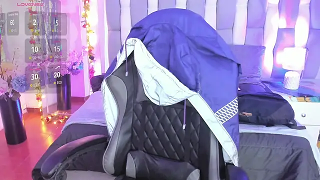 Snapshot of Adaara_Rey chatting on 11.28.25 Adaara Rey online show from 11.28.25