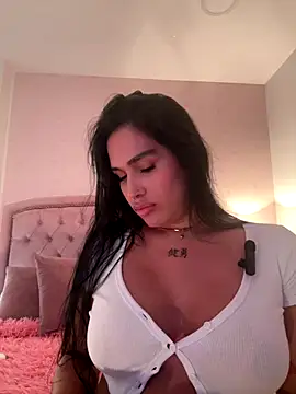 Bella  Wood online show from 11.25.25