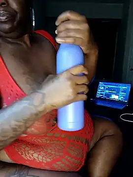 Snapshot of Thickkemzz41 chatting on 11.05.25 Thickkemzz41 online show from 11.05.25