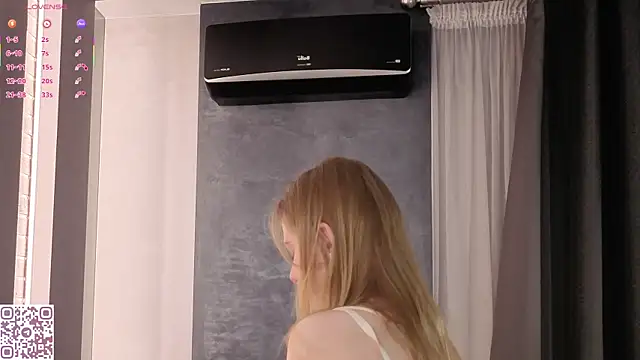 Snapshot of ElvinaRose chatting on 11.03.25 ElvinaRose online show from 11.03.25