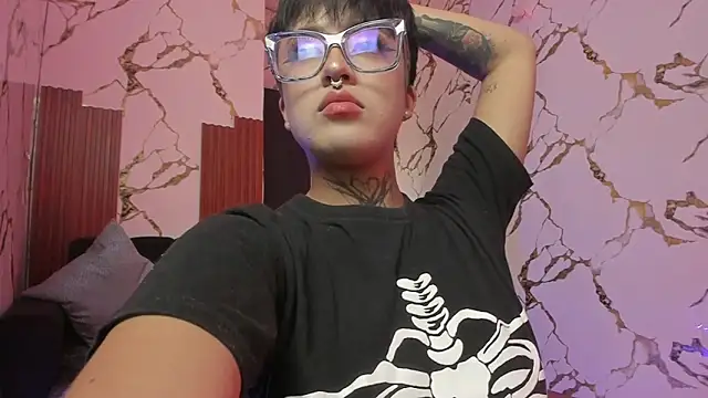 Snapshot of Rebeka-baker chatting on 11.07.25 Rebeka-baker online show from 11.07.25