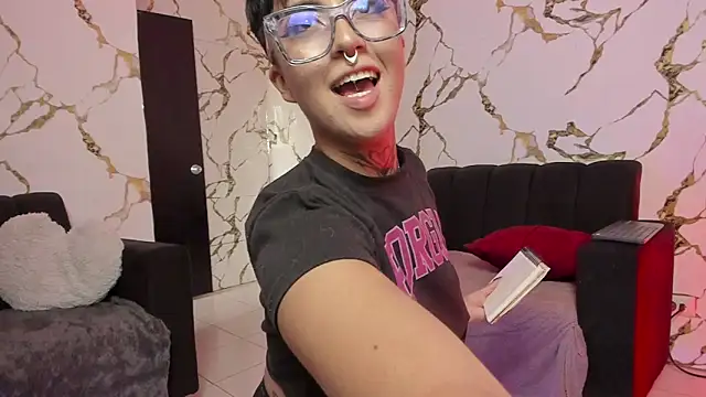 Snapshot of Rebeka-baker chatting on 11.20.25 Rebeka-baker online show from 11.20.25