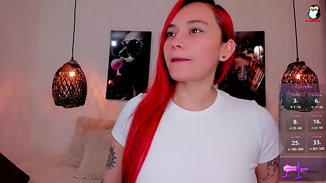 Snapshot of luna_lobooo chatting on 10.21.25 luna lobooo online show from 10.21.25