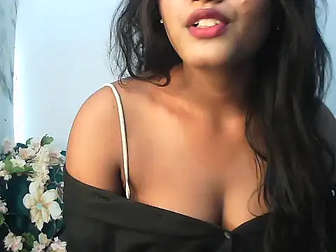 Snapshot of ANNU_ chatting on 10.29.25 ANNU online show from 10.29.25