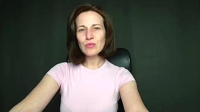 Kelly Kisss online show from 04.26.26