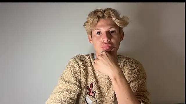 Snapshot of pbyariel- chatting on 10.08.25 pbyariel- online show from 10.08.25