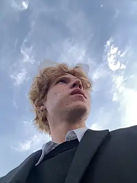 Snapshot of pbyariel- chatting on 10.25.25 pbyariel- online show from 10.25.25