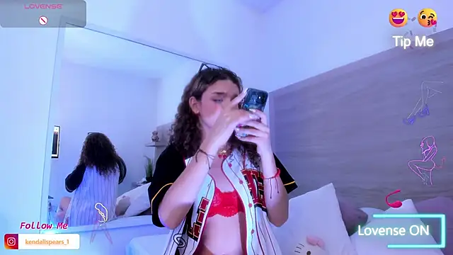 Kylie Cross online show from 09.10.25