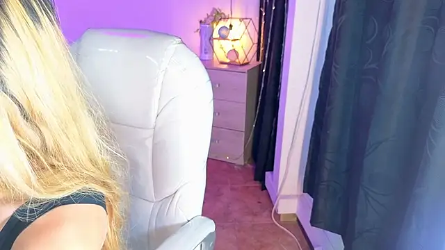 Jennaa Cooper online show from 10.17.25