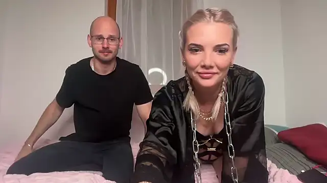 Snapshot of Foxy_Bite chatting on 09.27.25 Foxy Bite online show from 09.27.25