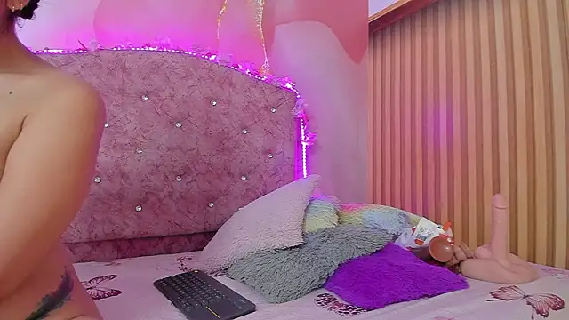 Snapshot of violet_taylor_ chatting on 02.09.26 violet taylor online show from 02.09.26