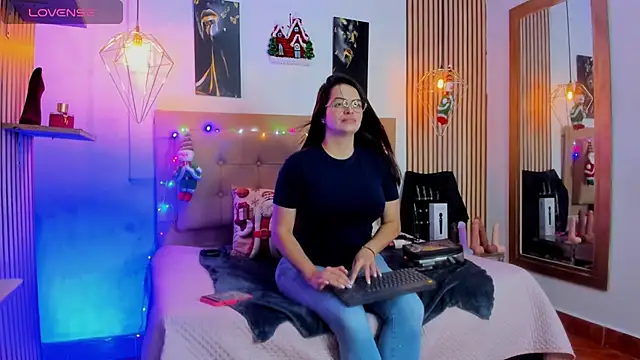 Snapshot of _samanthaa_foxx chatting on 12.21.25 samanthaa foxx online show from 12.21.25