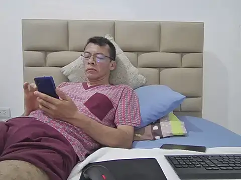 skinnylatino51 online show from 03.18.26