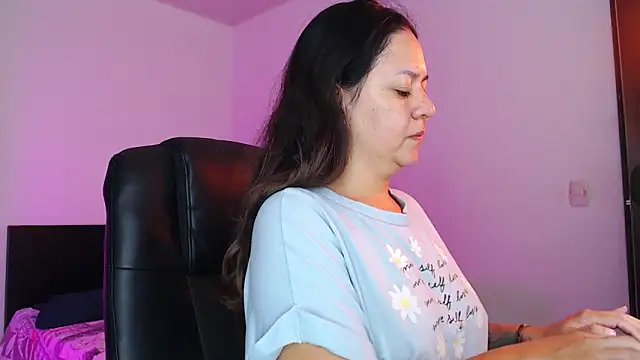 Abbyjoness21 online show from 11.25.25