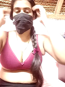 Snapshot of umairahaasan_1 chatting on 10.25.25 umairahaasan 1 online show from 10.25.25