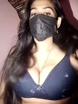 Snapshot of umairahaasan_1 chatting on 10.27.25 umairahaasan 1 online show from 10.27.25