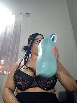 MadamPinky online show from 11.17.25