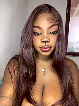 Snapshot of MiiaaCollinss chatting on 10.28.25 MiiaaCollinss online show from 10.28.25