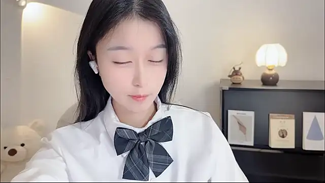 Onechestnut online show from 10.27.25