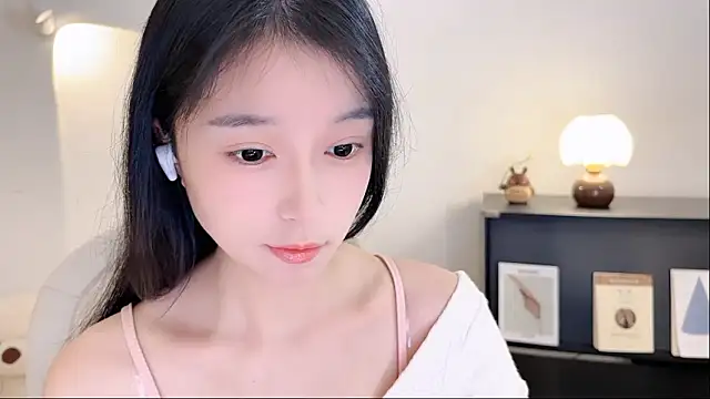 Onechestnut online show from 11.02.25