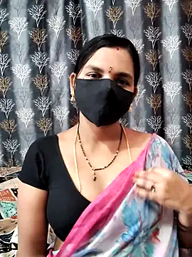 Snapshot of Lalitha-1995 chatting on 05.12.26 Lalitha-1995 online show from 05.12.26