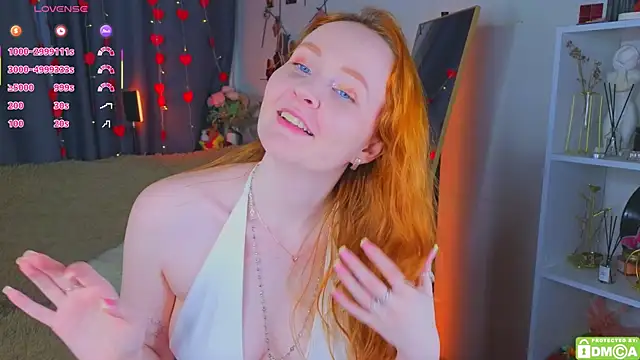 Snapshot of JoyceJones chatting on 06.17.26 JoyceJones online show from 06.17.26