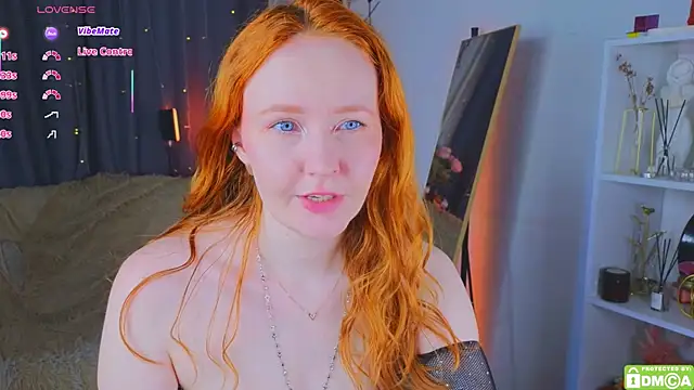 Snapshot of JoyceJones chatting on 07.22.26 JoyceJones online show from 07.22.26