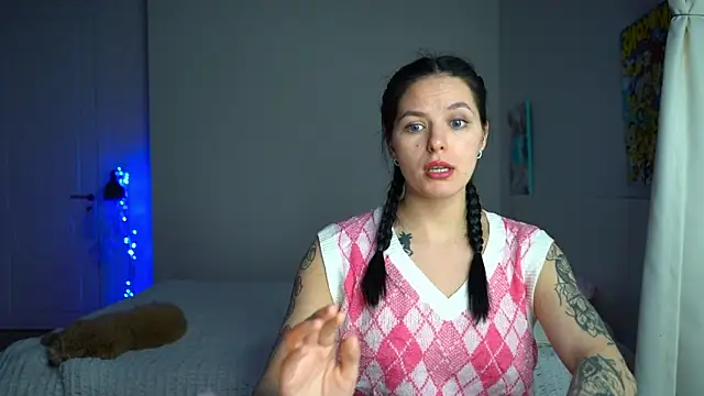 EwelynScott online show from 12.14.25