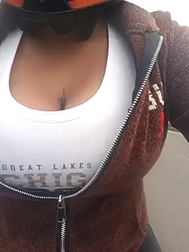 Snapshot of luluboobs9 chatting on 02.03.26 luluboobs9 online show from 02.03.26