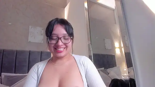 Lunaa bellaa online show from 04.27.26