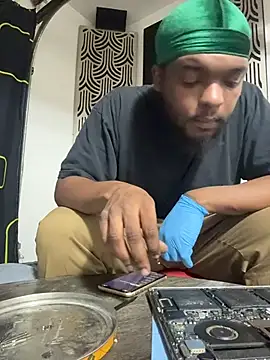 Snapshot of sneakdalink chatting on 02.25.26 sneakdalink online show from 02.25.26