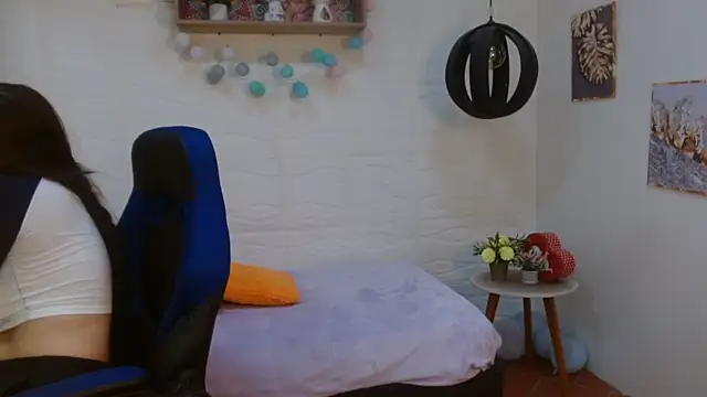 tulunaroja online show from 10.14.25