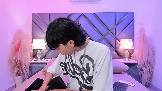 Milan LewisS online show from 03.02.26