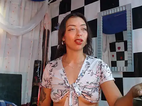 Snapshot of kendraof chatting on 11.07.25 kendraof online show from 11.07.25