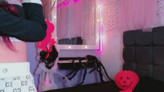 Snapshot of NataliaPrada_s chatting on 10.27.25 NataliaPrada s online show from 10.27.25