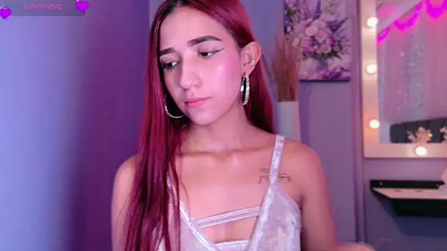 Snapshot of NataliaPrada_s chatting on 12.04.25 NataliaPrada s online show from 12.04.25